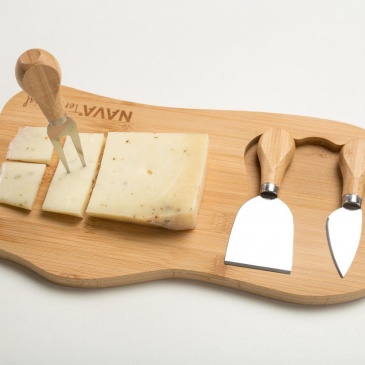Deska bambusowa z nożami, nożykami do krojenia, serwowania sera, serów