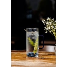 Dzbanek ryflowany z niebieskim uchem 1500ml Livio 1852