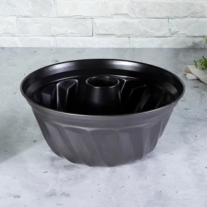 Forma do pieczenia babki 25cm z tuleją BerlingerHaus Carbon Pro BH-1824 Forma do pieczenia babki 25cm z tuleją BerlingerHaus Carbon Pro BH-1824