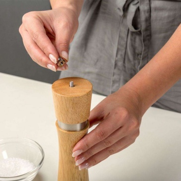 Młynek do mielenia przypraw pieprzu soli drewniany bambusowy 21 cm