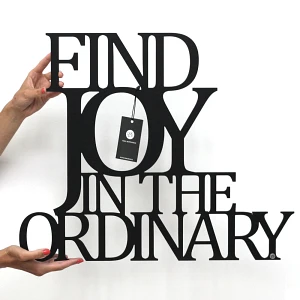 Napis 3D na ścianę 3D 48x58 cm DekoSign FIND JOY IN THE ORDINARY czarny