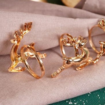 Obrączki pierścienie ringi na serwetki metalowe złote renifery 4 szt.