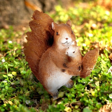 Wiewiórka figurka ogrodowa ozdobna ozdoba do ogrodu dekoracyjna dziecko 15x8x15 cm