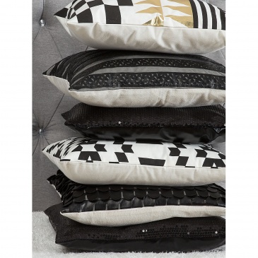 Zestaw 2 poduszek dekoracyjnych w geometryczne wzory 45 x 45 cm czarno-biały DALIA